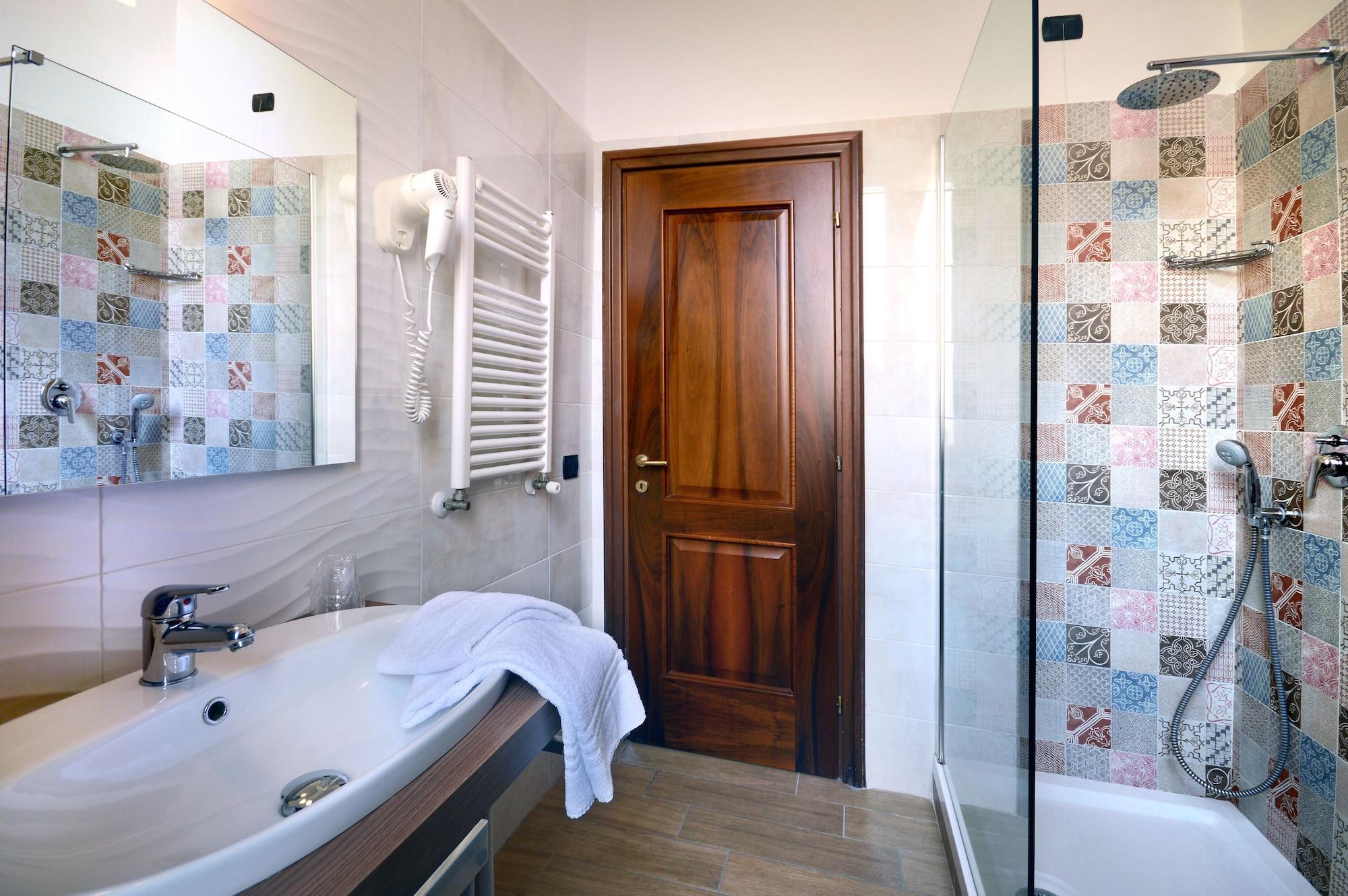 Pinto-storey Hotel 3*