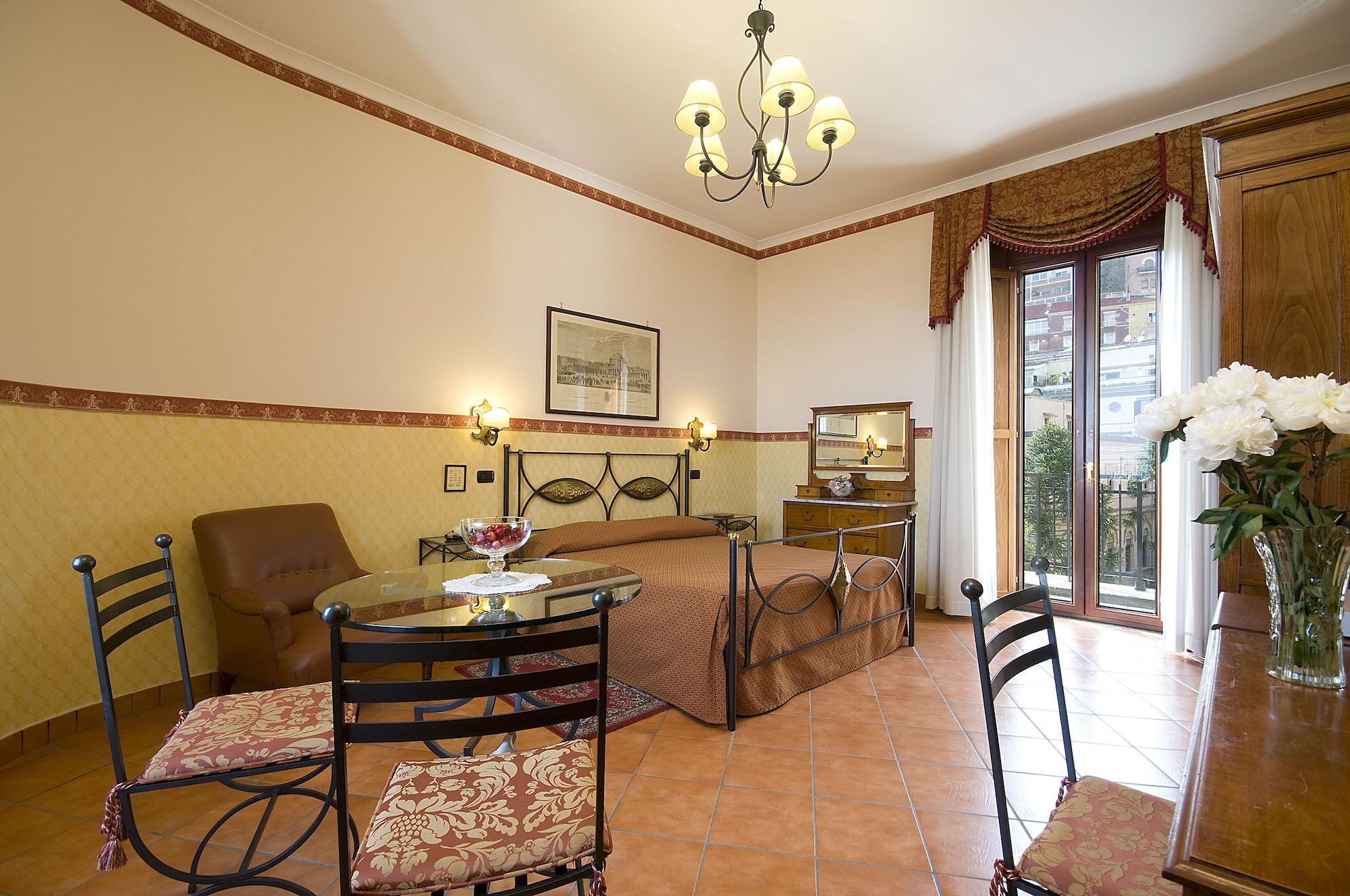 Hotel Pinto-storey 3*