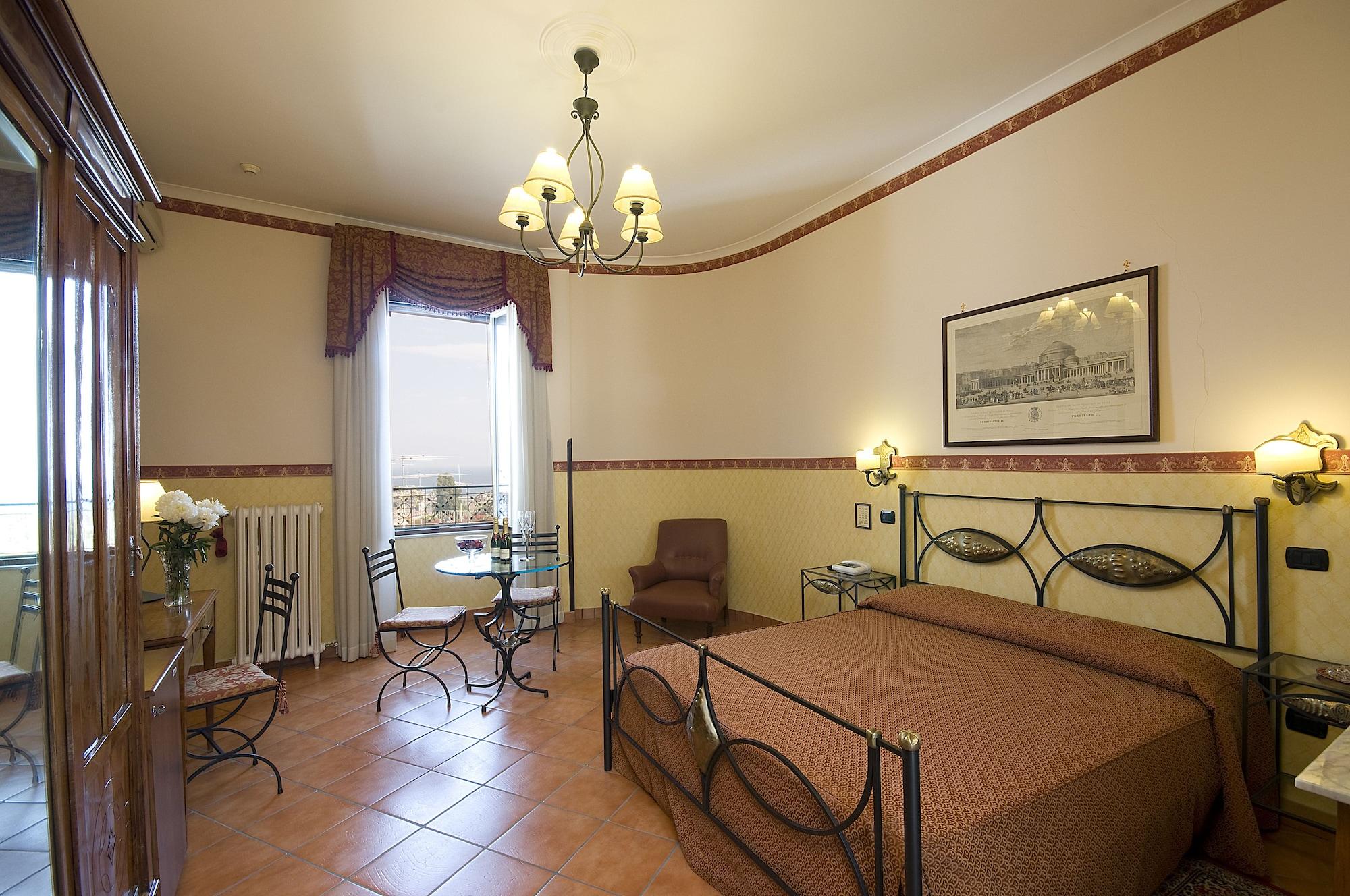 Pinto-storey Naples