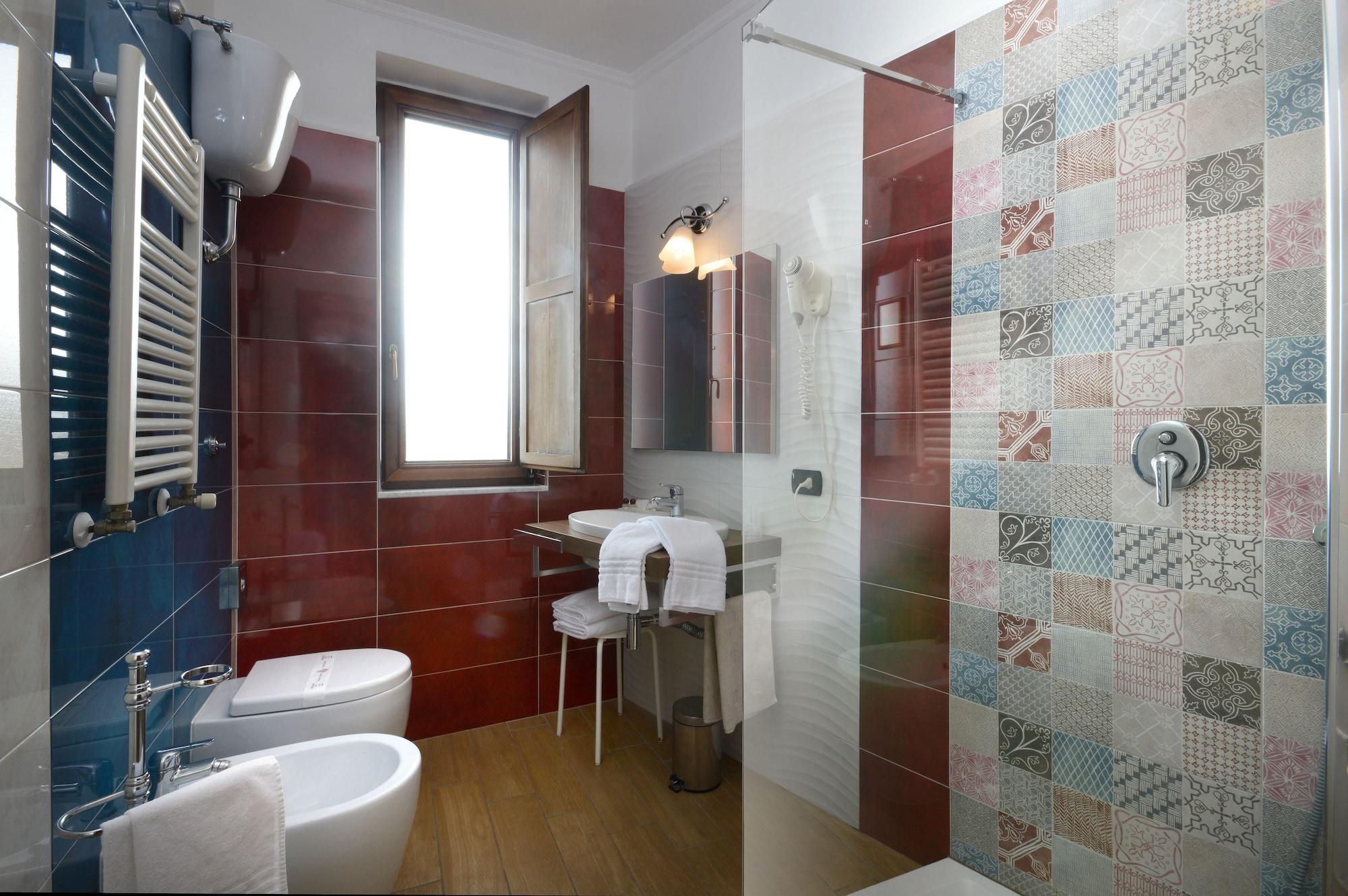 Pinto-storey Hotel 3*