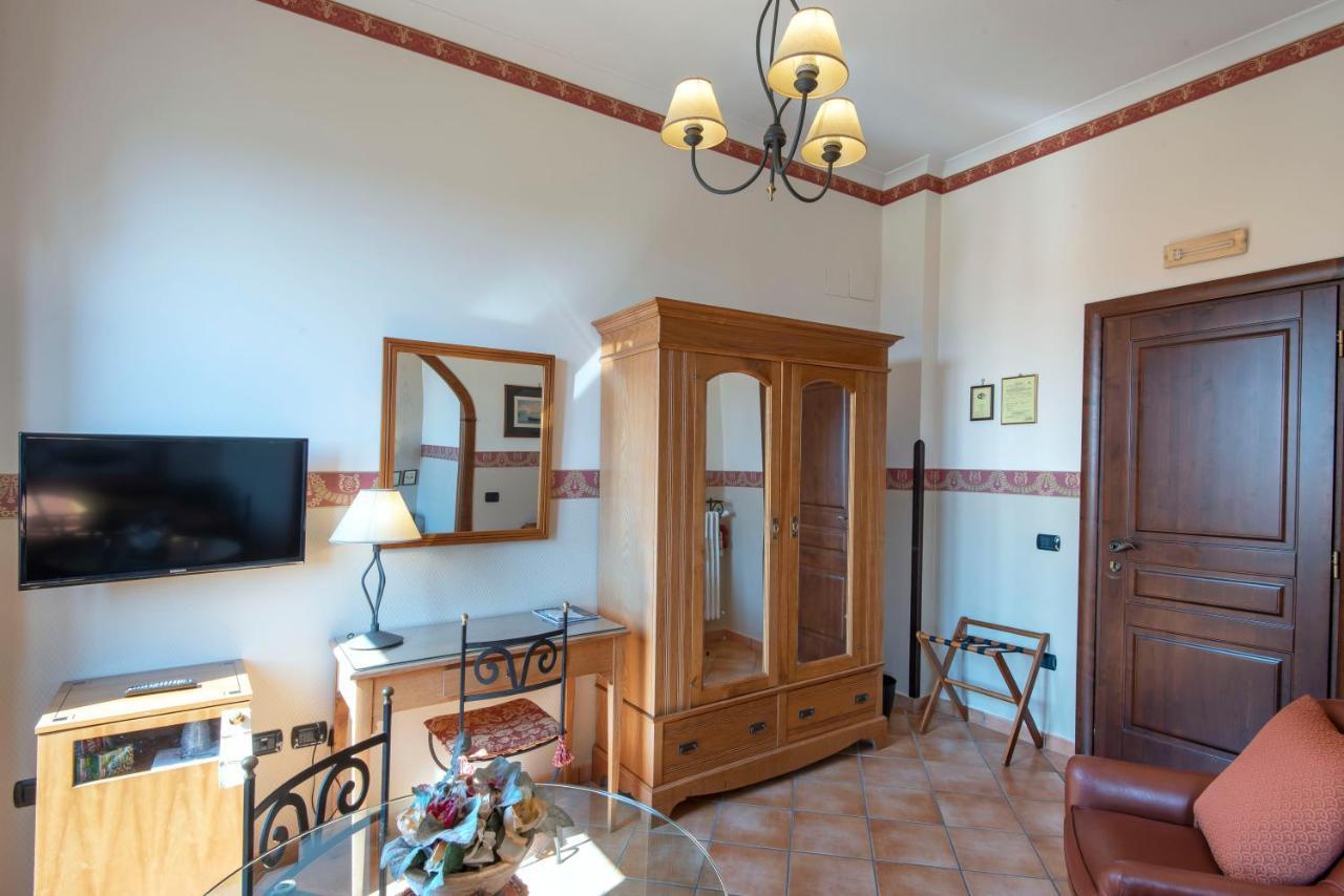 Hotel Pinto-storey 3*