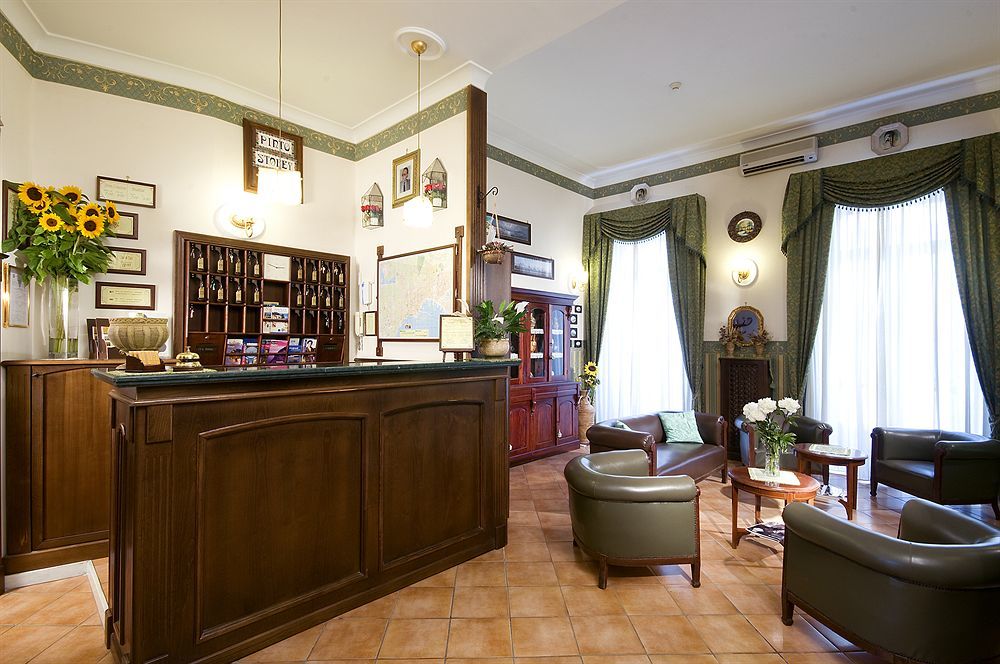 Pinto-storey Hotel 3*