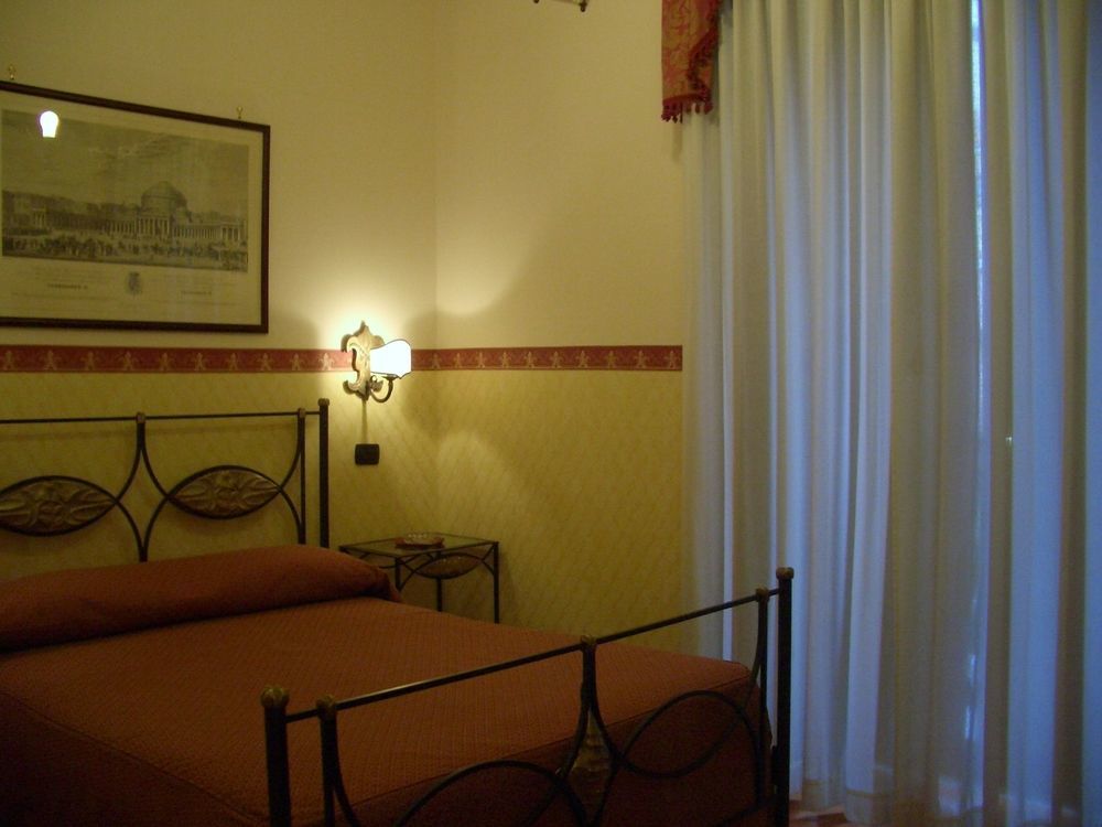 Pinto-storey Hotel 3*