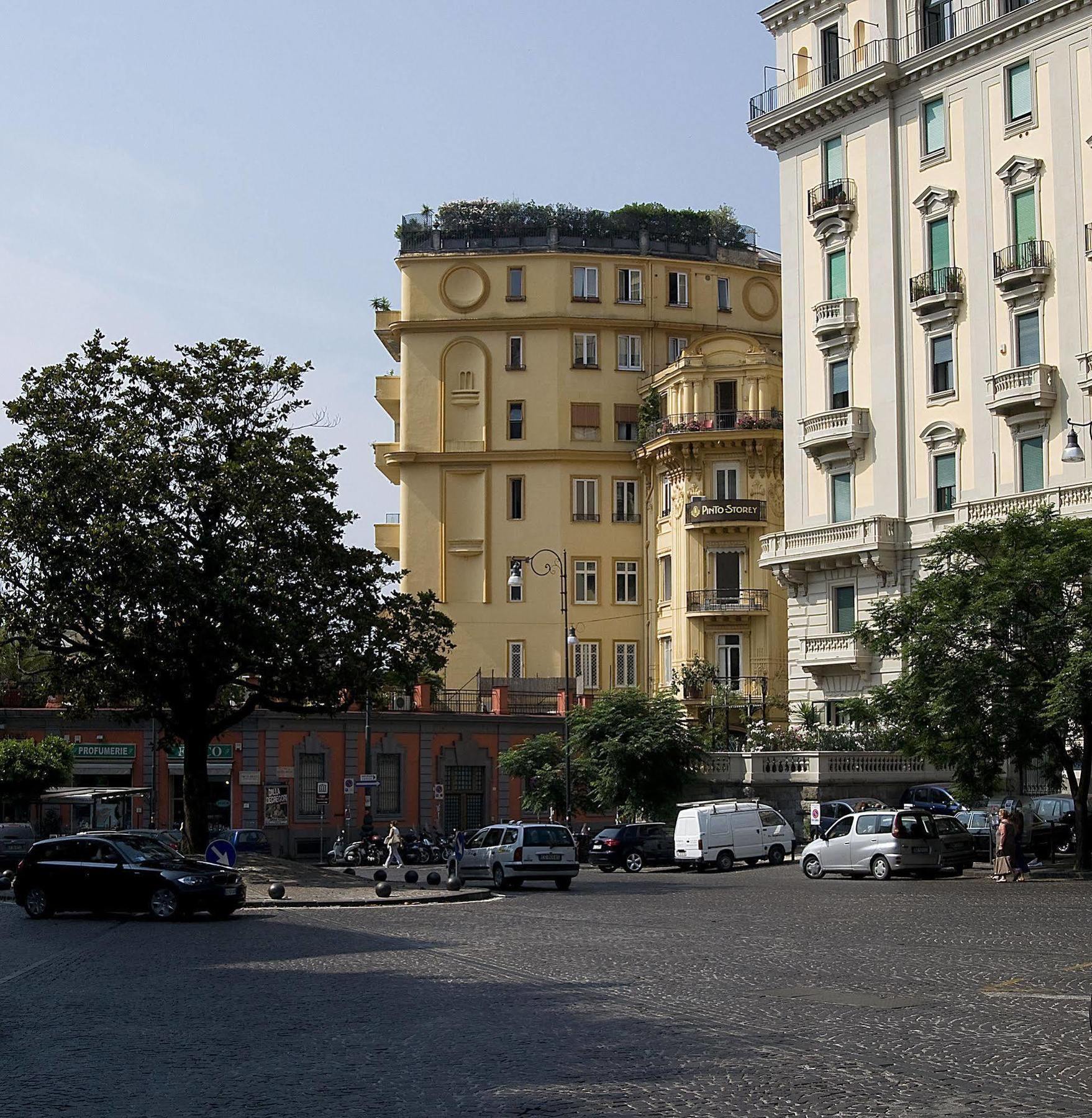 Hotel Pinto-storey