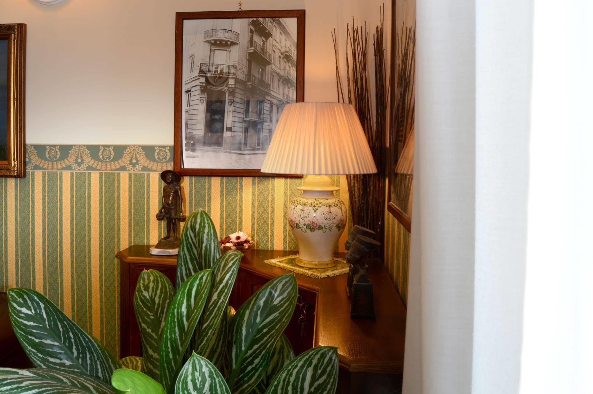 Pinto-storey Hotel 3*