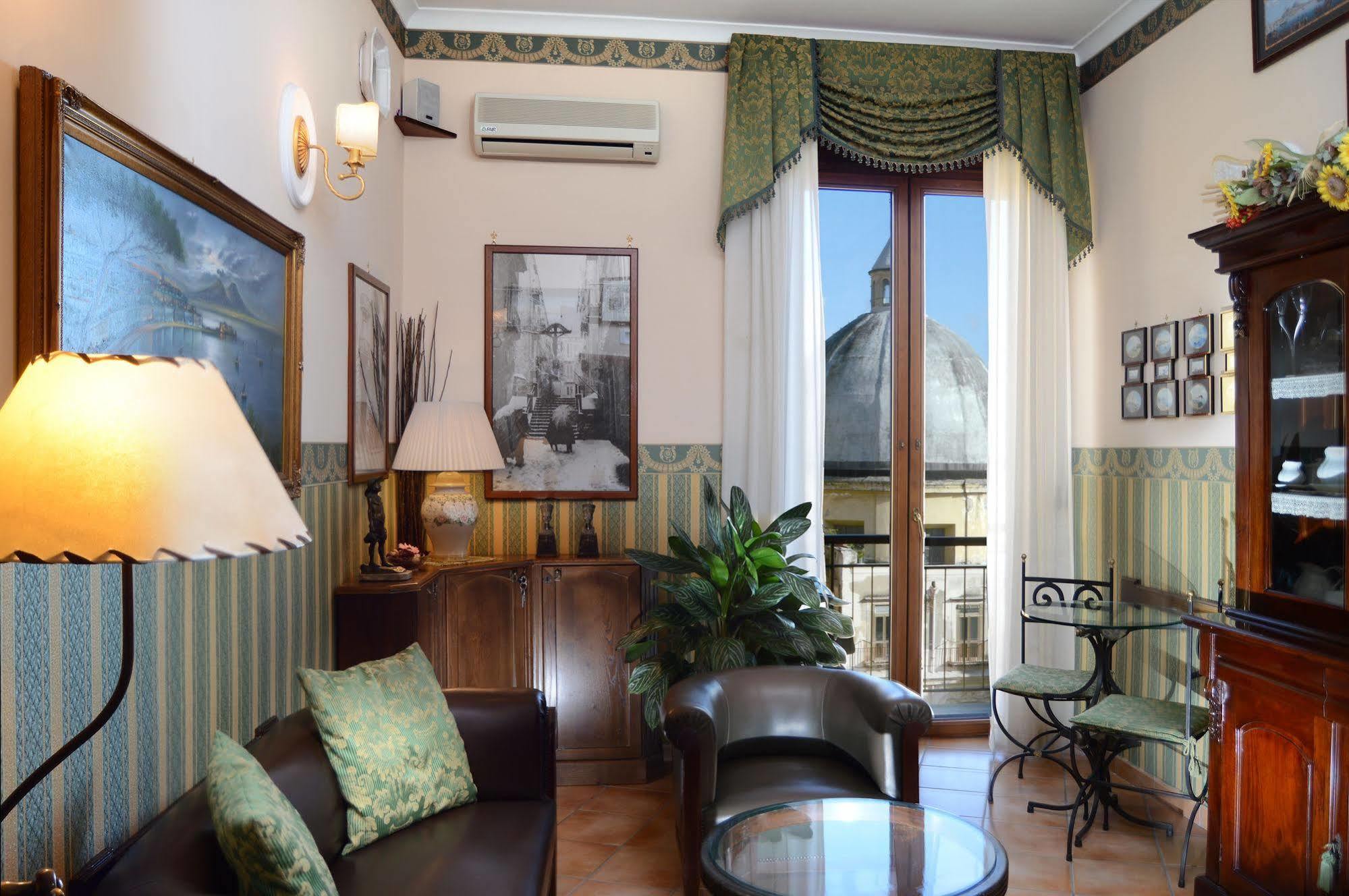 Pinto-storey 3* Naples