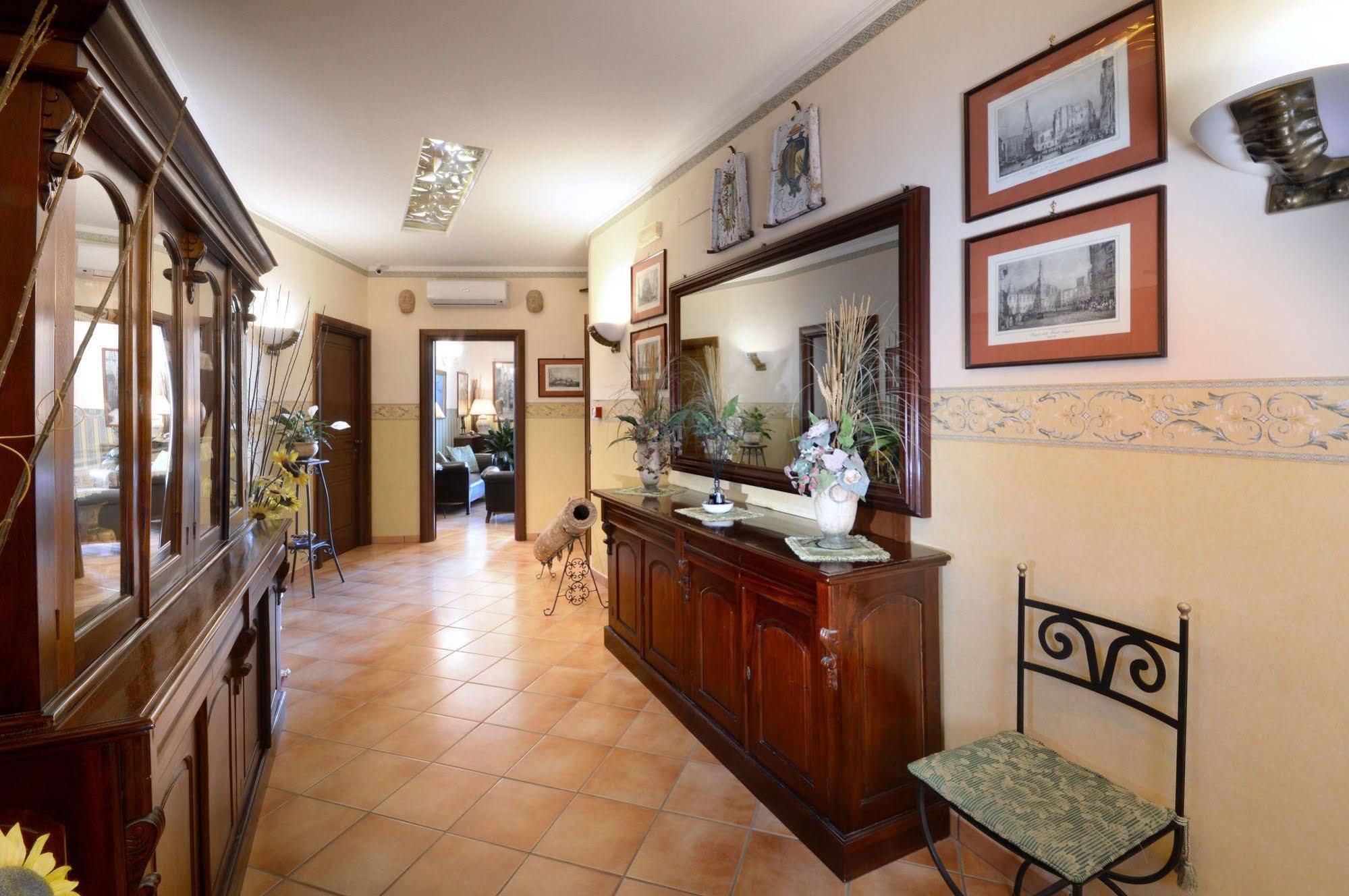 Hotel Pinto-storey 3*